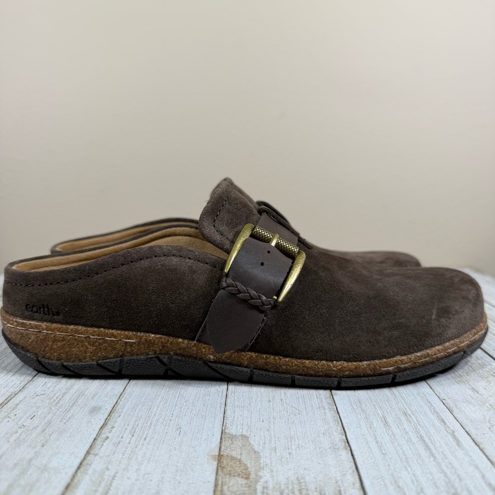 Earth women’s clogs mule slip on dark brown brass buckle  size 9